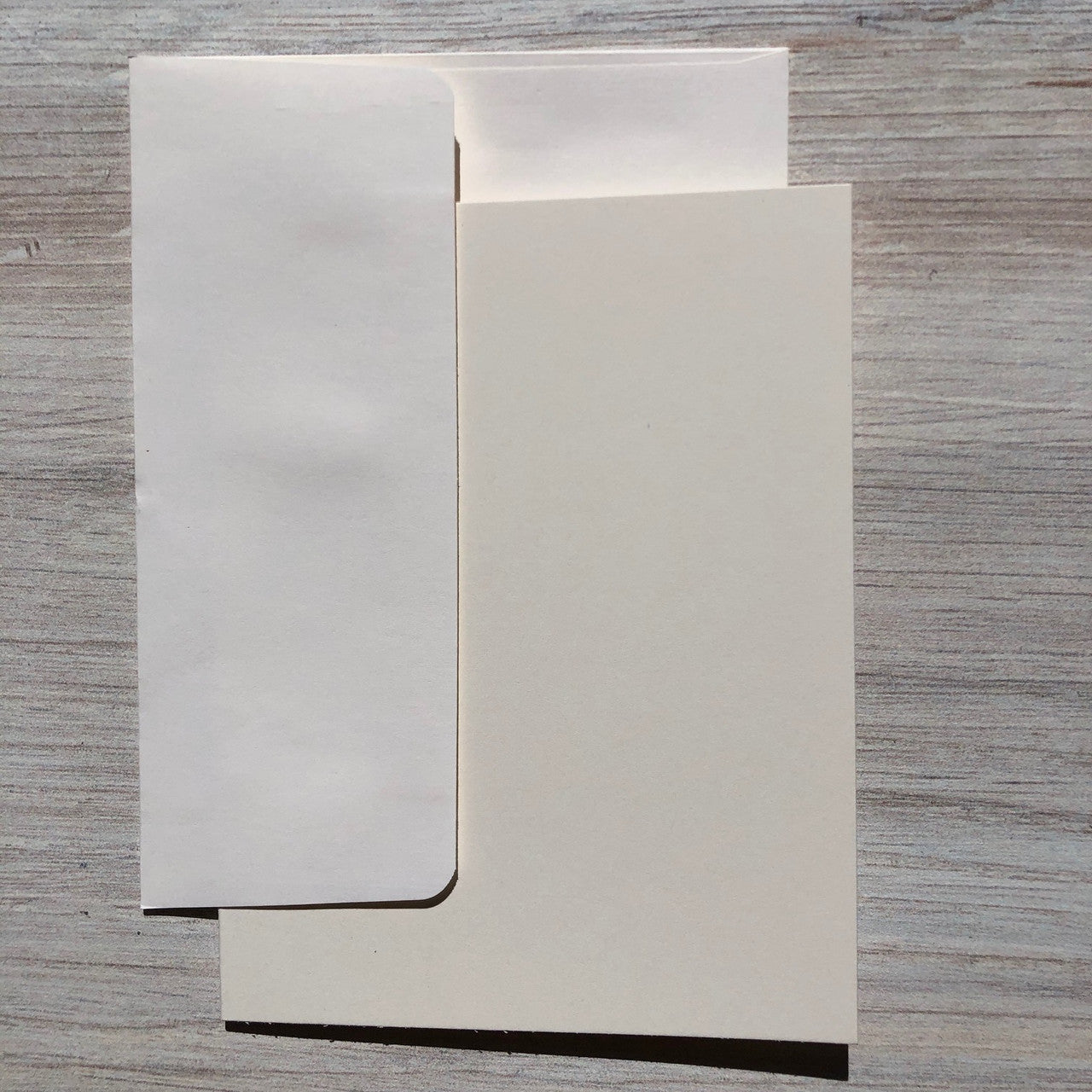 Tarjetas/sobres de color marfil con acentos de papel, 4,25” x 5,5” (paq. de 6)